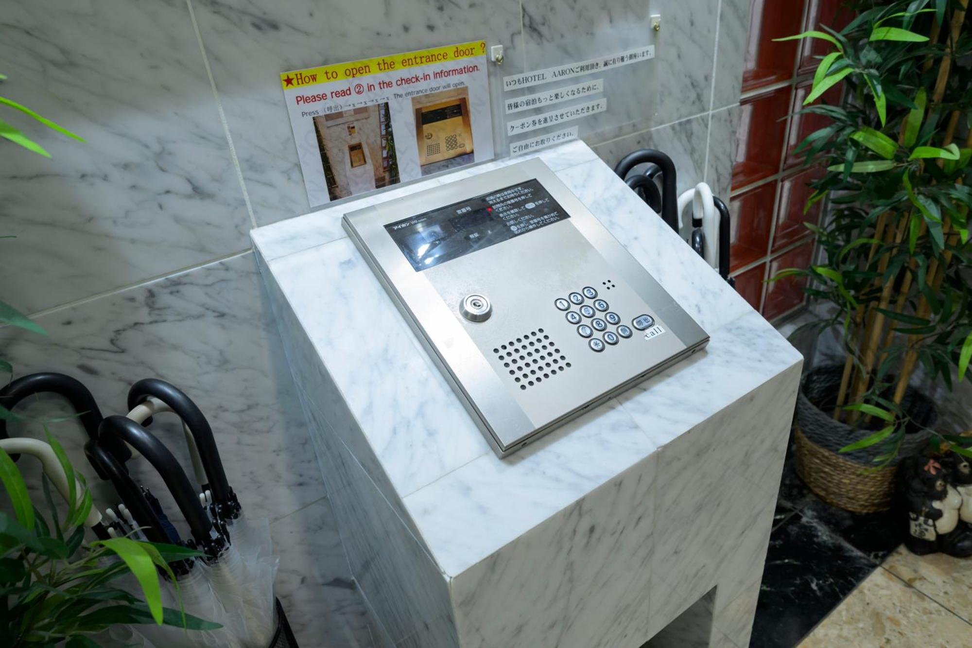 Hotel Aaron通天東 Osaka Bagian luar foto
